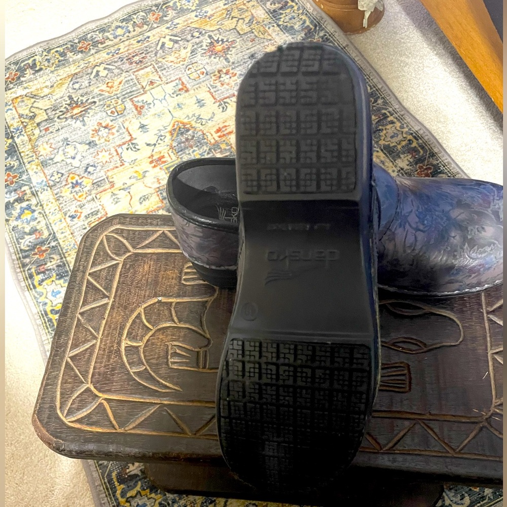 Women’s stylish everyday shoe
